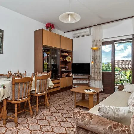 Adriatic House בול